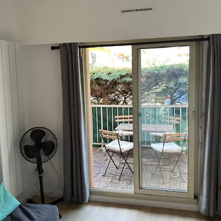 Apartment 20 M From The Sea - *